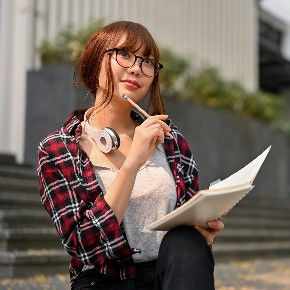 Navigating the Academic Seas: Tips for Pursuing a Bachelor Degree in Singapore