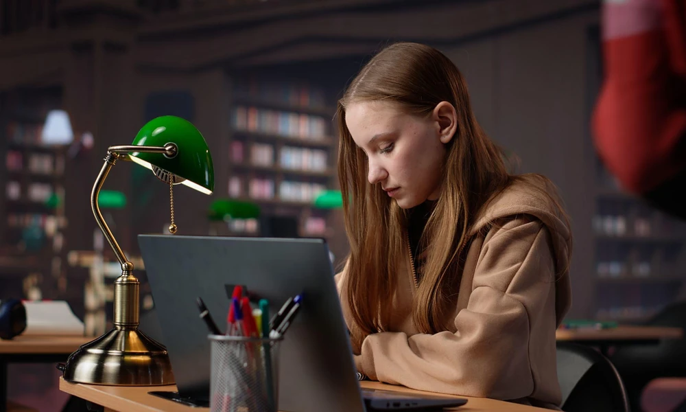 4 Factors That Decide Online or In-Person Physics Tuition